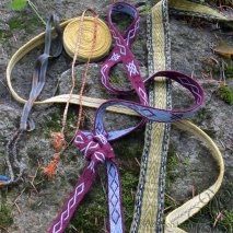 Galons aux plaquettes, diverses techniques et matières